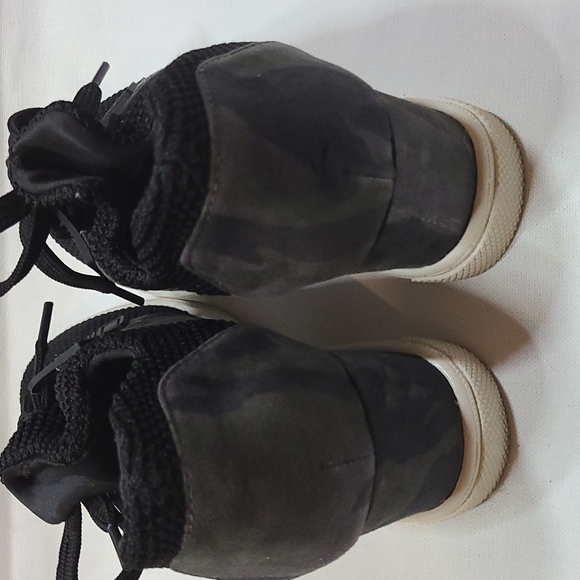 Mia Kids wedge sneaker size 13.5 - Picture 8 of 8